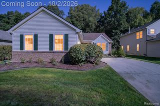2697 Signature Circle, Pinckney, MI 48169
