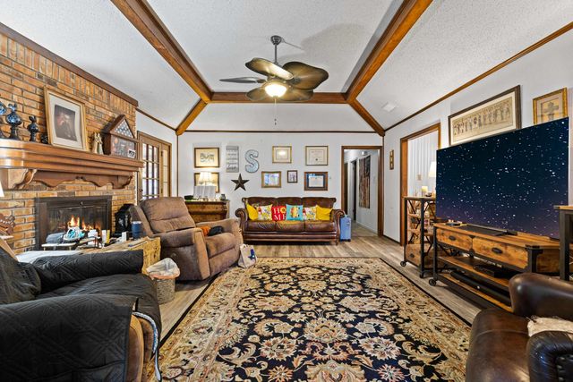 115 Hillview St, Henderson, TX 75652