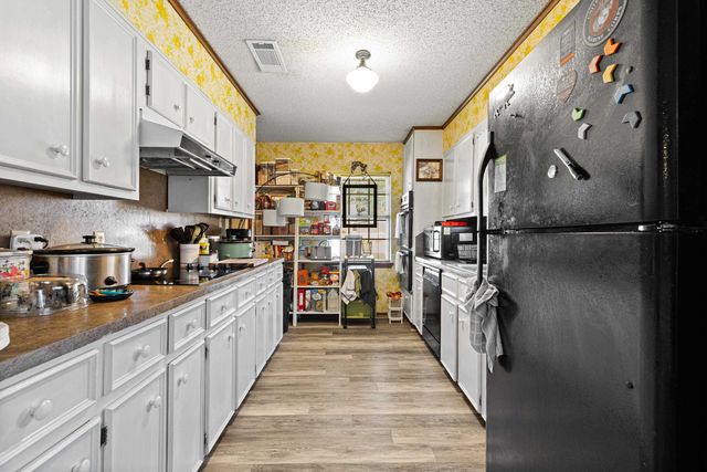 115 Hillview St, Henderson, TX 75652