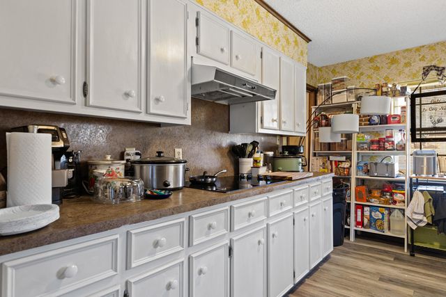 115 Hillview St, Henderson, TX 75652