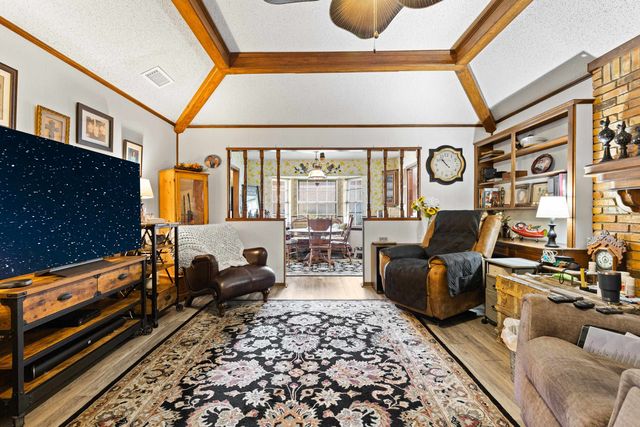 115 Hillview St, Henderson, TX 75652