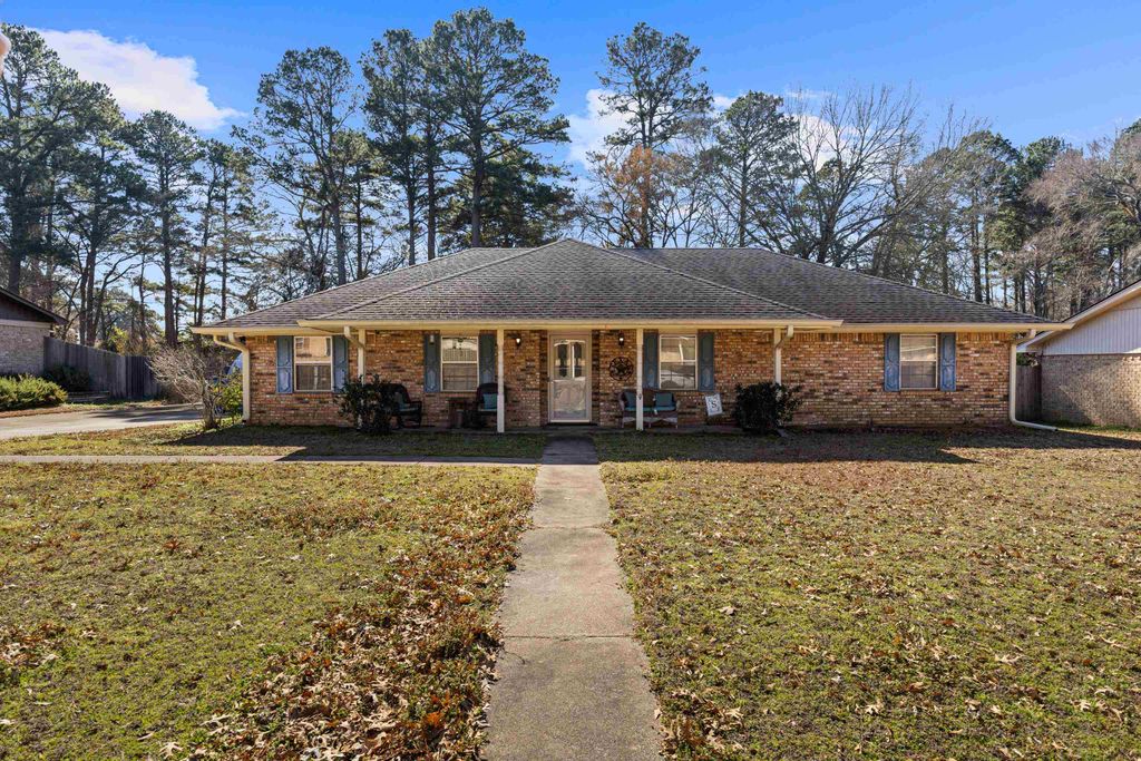 115 Hillview St, Henderson, TX 75652