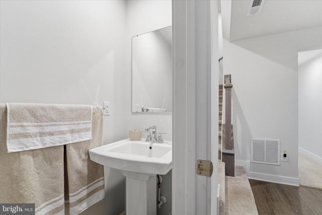 121 PLAZA DR, Sicklerville, NJ 08081