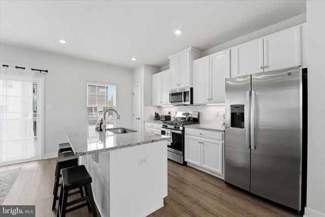 121 PLAZA DR, Sicklerville, NJ 08081
