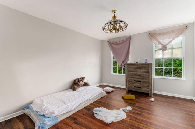 937 Hidden Cove Way, Columbus, OH 43228