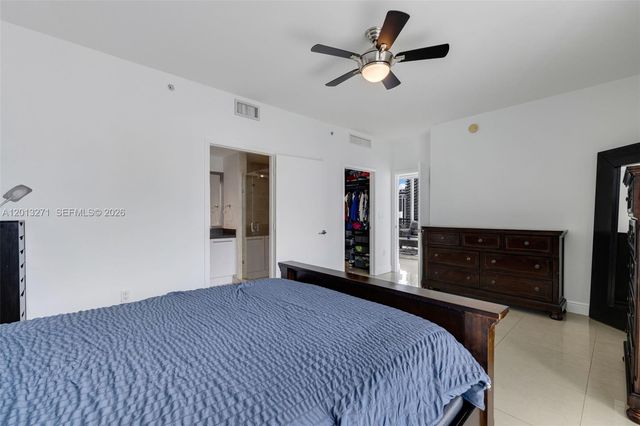 90 SW 3rd St 2504, Miami, FL 33130