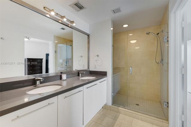 90 SW 3rd St 2504, Miami, FL 33130