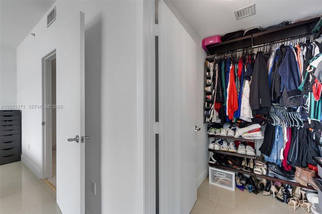 90 SW 3rd St 2504, Miami, FL 33130