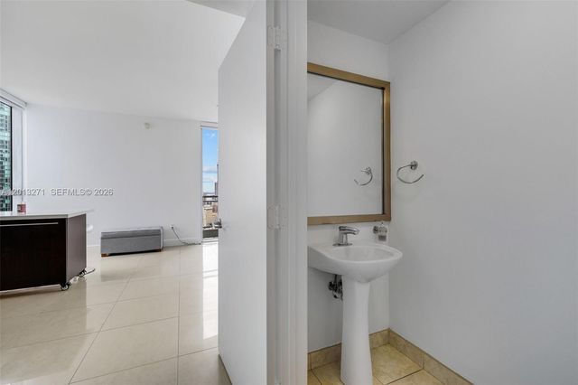 90 SW 3rd St 2504, Miami, FL 33130
