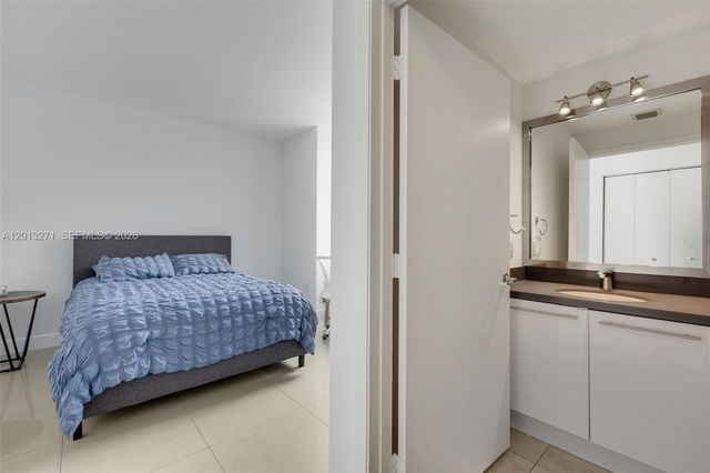 90 SW 3rd St 2504, Miami, FL 33130