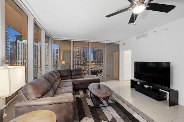 90 SW 3rd St 2504, Miami, FL 33130