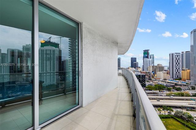 90 SW 3rd St 2504, Miami, FL 33130