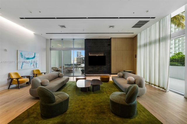 90 SW 3rd St 2504, Miami, FL 33130