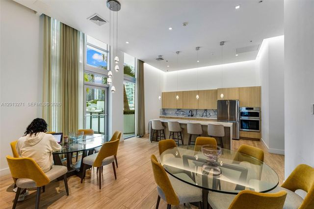 90 SW 3rd St 2504, Miami, FL 33130