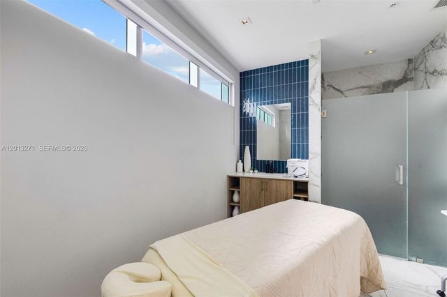 90 SW 3rd St 2504, Miami, FL 33130