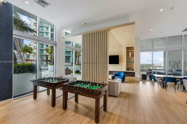 90 SW 3rd St 2504, Miami, FL 33130