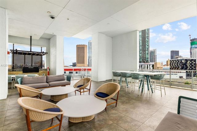 90 SW 3rd St 2504, Miami, FL 33130