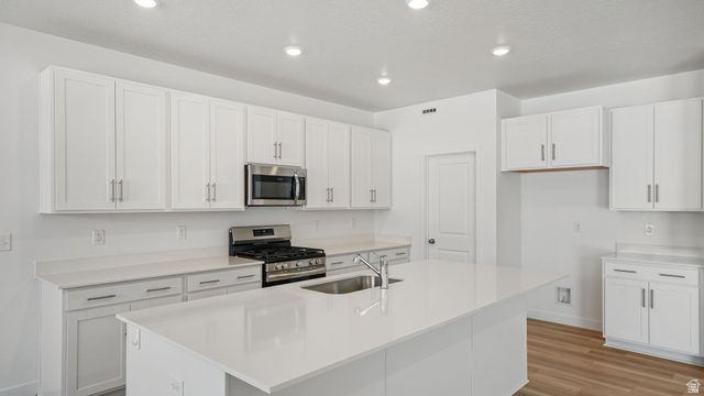 1611 E COTTONTAIL DR, Eagle Mountain, UT 84005