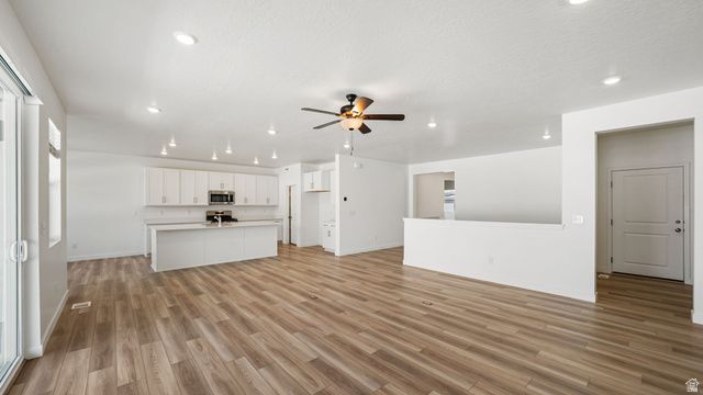 1611 E COTTONTAIL DR, Eagle Mountain, UT 84005