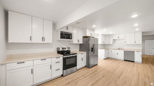 1611 E COTTONTAIL DR, Eagle Mountain, UT 84005