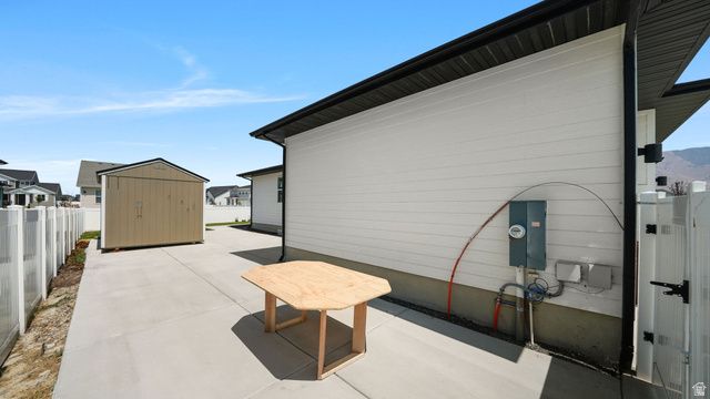 1611 E COTTONTAIL DR, Eagle Mountain, UT 84005