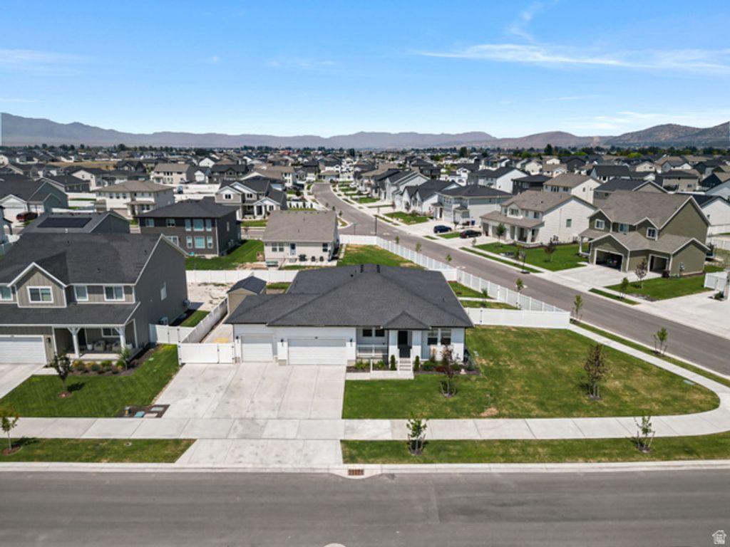 1611 E COTTONTAIL DR, Eagle Mountain, UT 84005