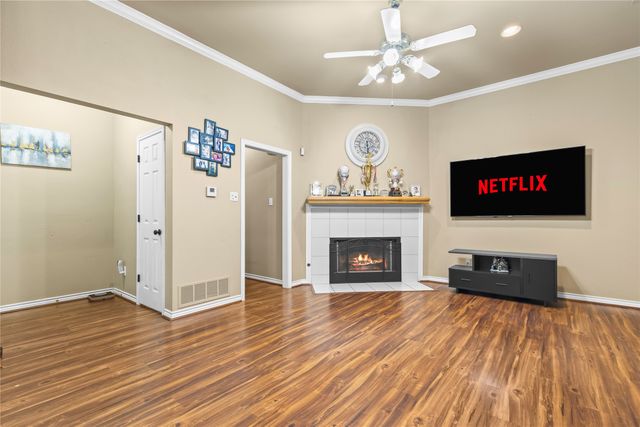 1931 Hearthside Lane, Garland, TX 75044