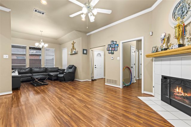 1931 Hearthside Lane, Garland, TX 75044