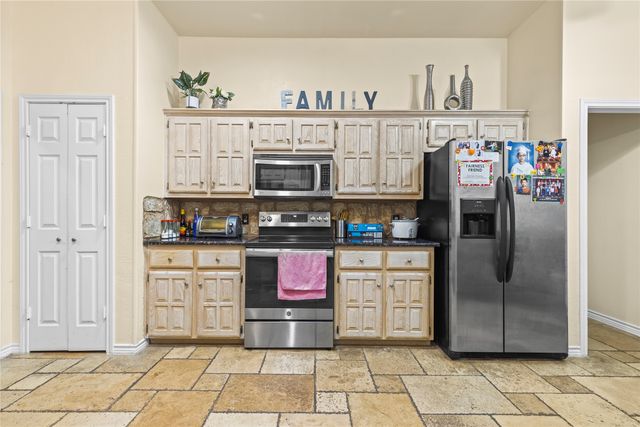 1931 Hearthside Lane, Garland, TX 75044