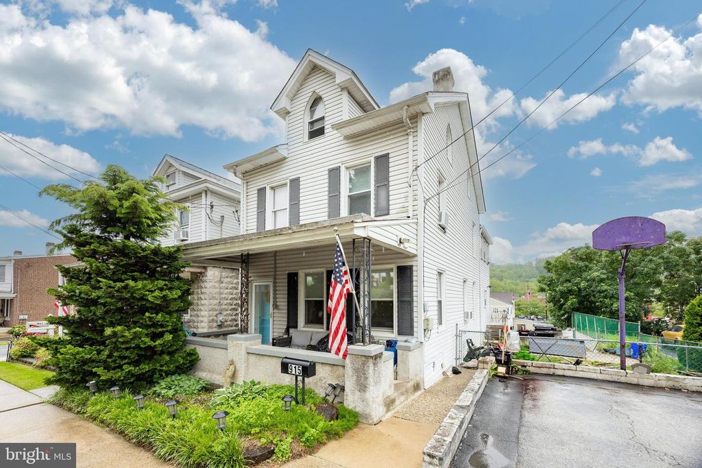 915 SPRING MILL AVENUE, Conshohocken, PA 19428