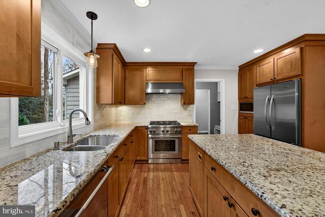 930 PARK ST SE, Vienna, VA 22180