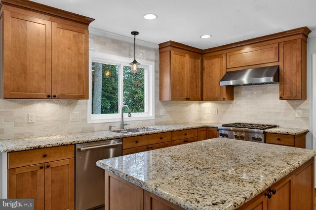 930 PARK ST SE, Vienna, VA 22180