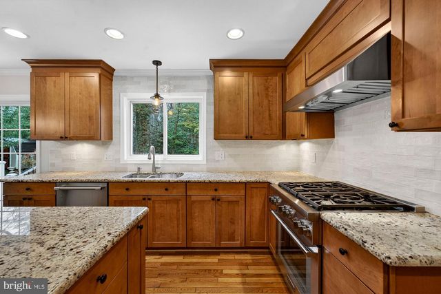 930 PARK ST SE, Vienna, VA 22180