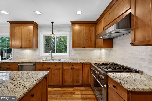 930 PARK ST SE, Vienna, VA 22180