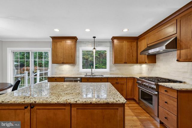 930 PARK ST SE, Vienna, VA 22180