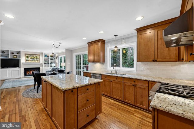 930 PARK ST SE, Vienna, VA 22180