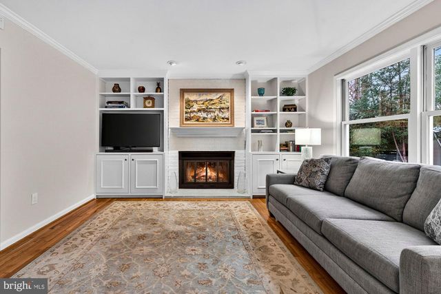 930 PARK ST SE, Vienna, VA 22180