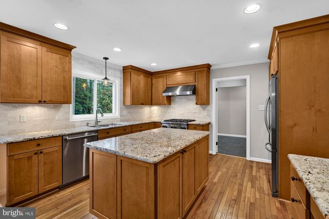 930 PARK ST SE, Vienna, VA 22180