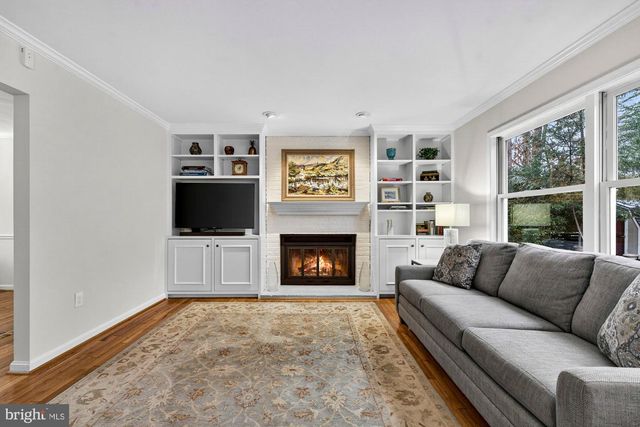 930 PARK ST SE, Vienna, VA 22180