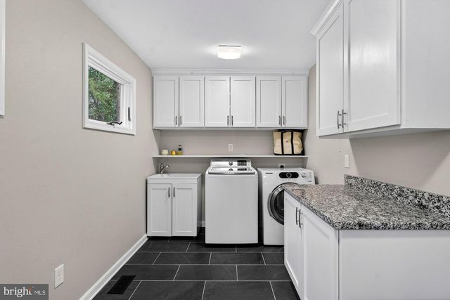 930 PARK ST SE, Vienna, VA 22180