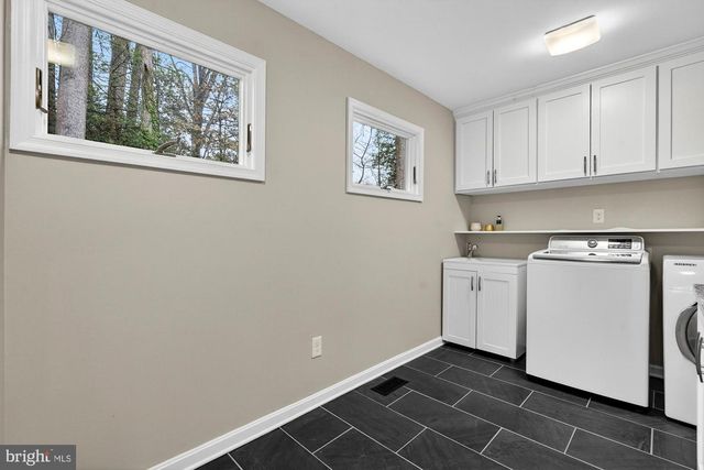 930 PARK ST SE, Vienna, VA 22180