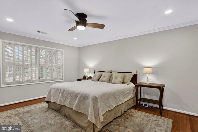 930 PARK ST SE, Vienna, VA 22180