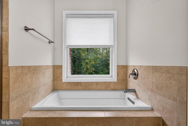 930 PARK ST SE, Vienna, VA 22180