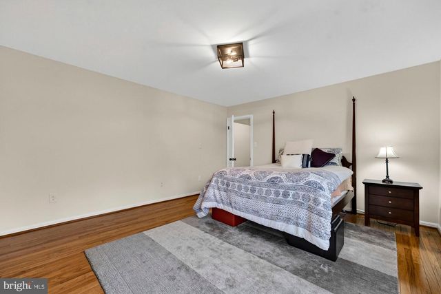 930 PARK ST SE, Vienna, VA 22180