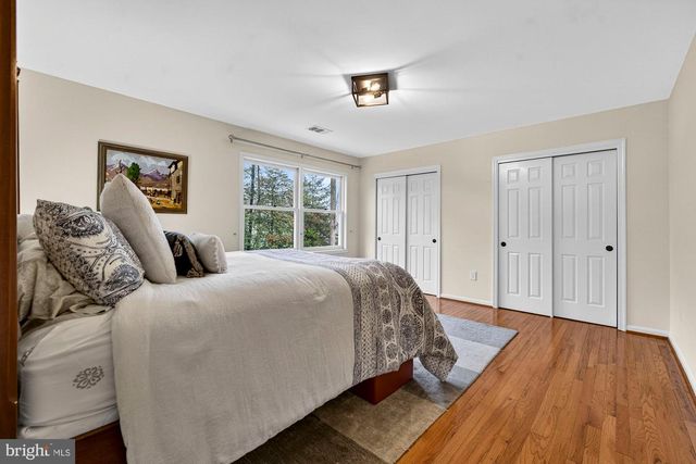 930 PARK ST SE, Vienna, VA 22180