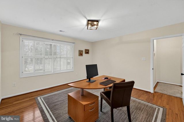 930 PARK ST SE, Vienna, VA 22180