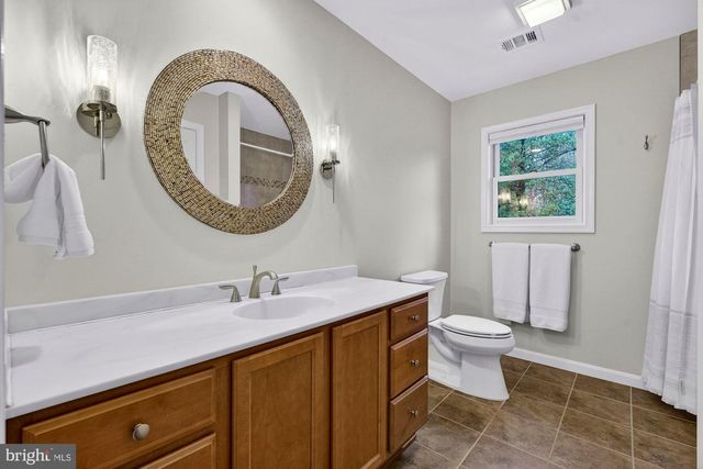 930 PARK ST SE, Vienna, VA 22180