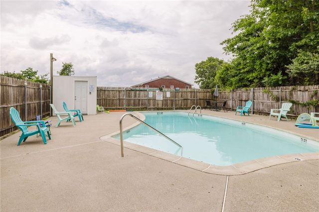 200 Woodlawn Avenue C-309, North Providence, RI 02904