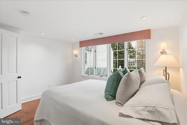 3011 DUMBARTON ST NW, Washington, DC 20007