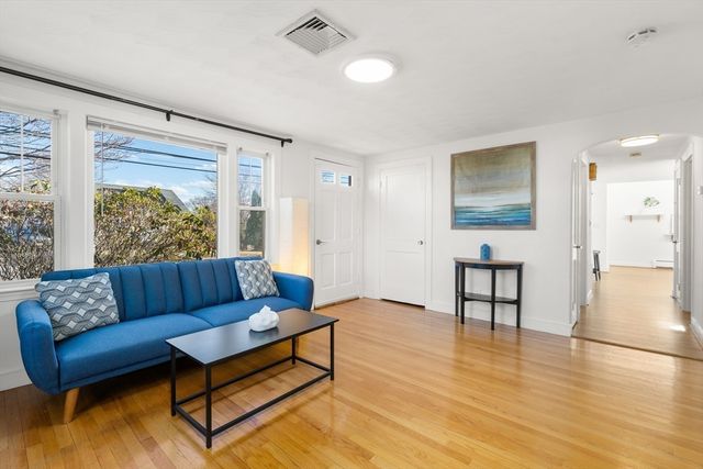 31 Potter Rd, Waltham, MA 02453